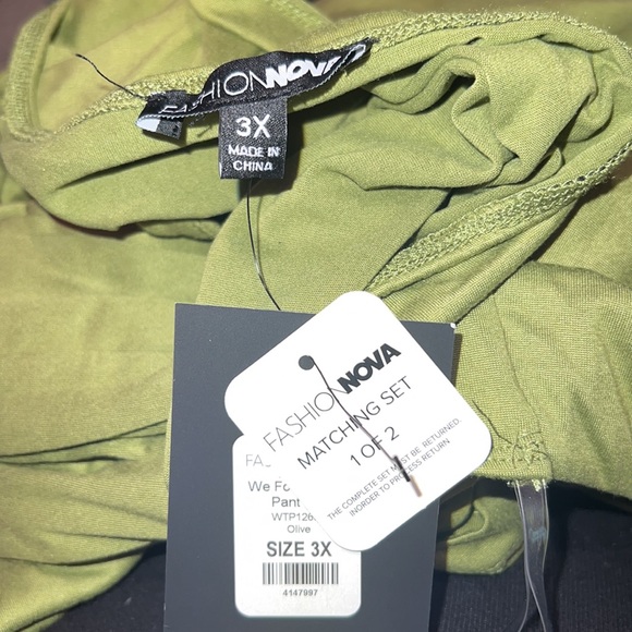 💚💫Green Pant set straps crop halter top and wide leg pants - Picture 5 of 5